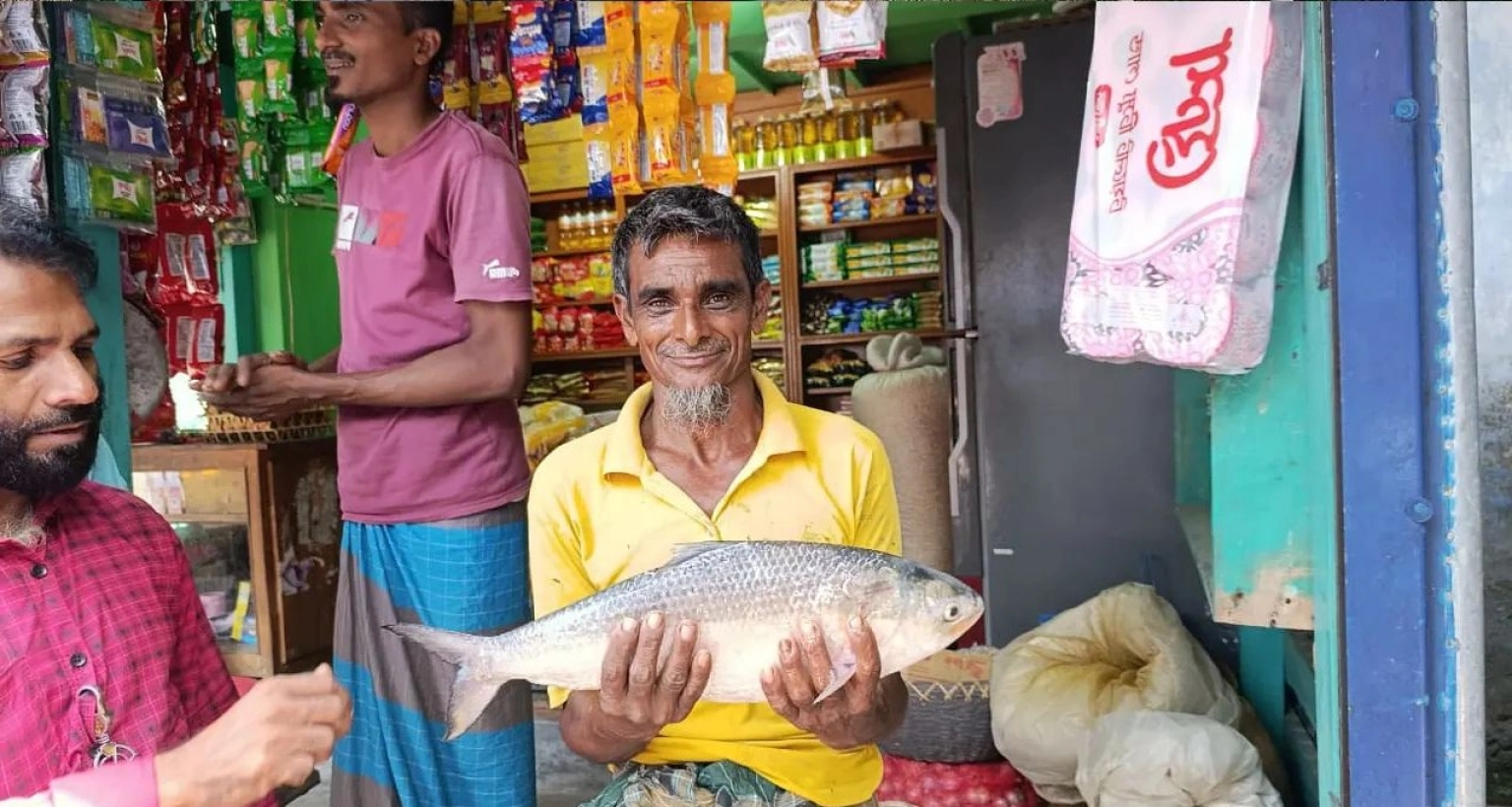'এত বড় ইলিশ আগে কখনো পাইনি'