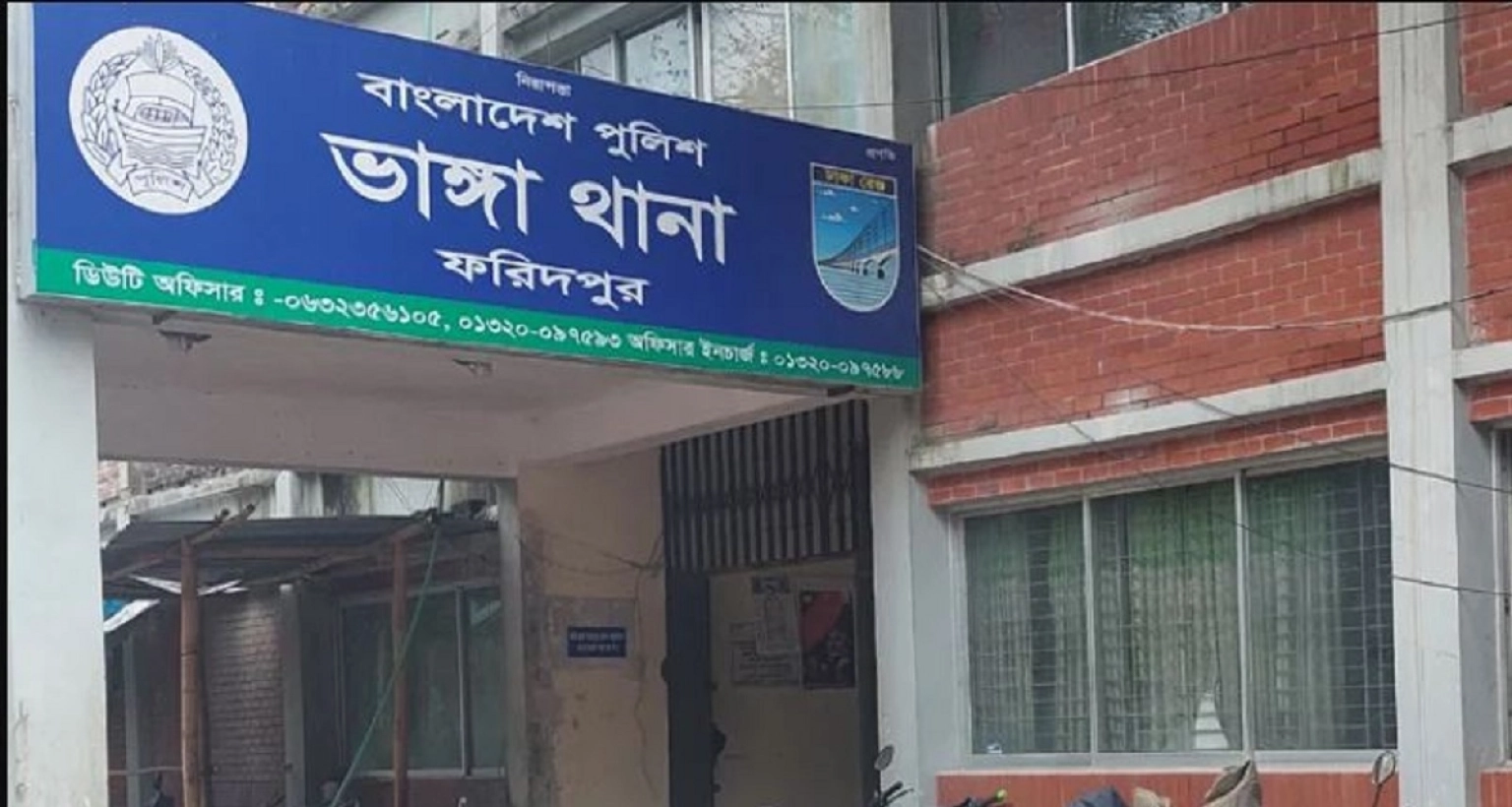 যাত্রীবাহী বাস ও অ্যাম্বুলেন্সের মুখোমুখি সংঘর্ষে ৫ জনের মৃত্যু