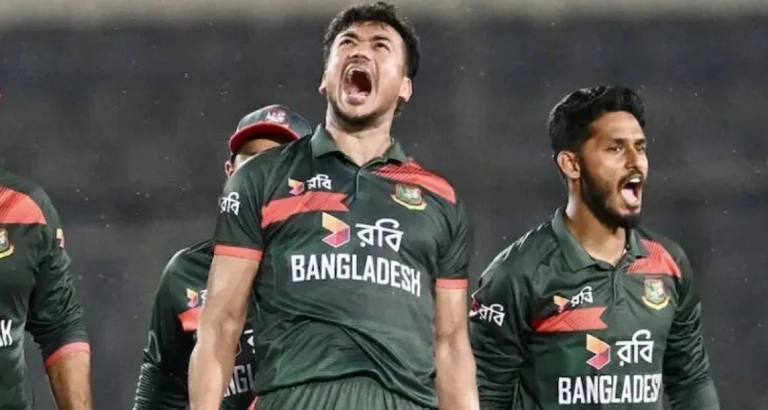 ২ রানে ২ উইকেট, দুর্দান্ত খেলছে টাইগাররা, বড় চাপে অস্ট্রেলিয়া