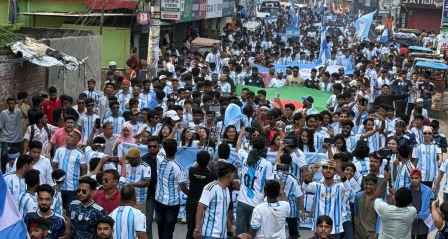 হাজার-হাজার-আর্জেন্টিনা-সমর্থকদের-বিশাল-আনন্দ-শোভাযাত্রা
