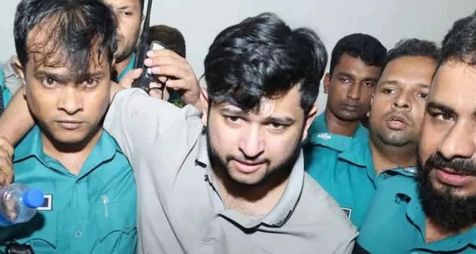 আলোচিত-কনটেন্ট-ক্রিয়েটর-তৌহিদ-আফ্রিদি-গ্রেপ্তার
