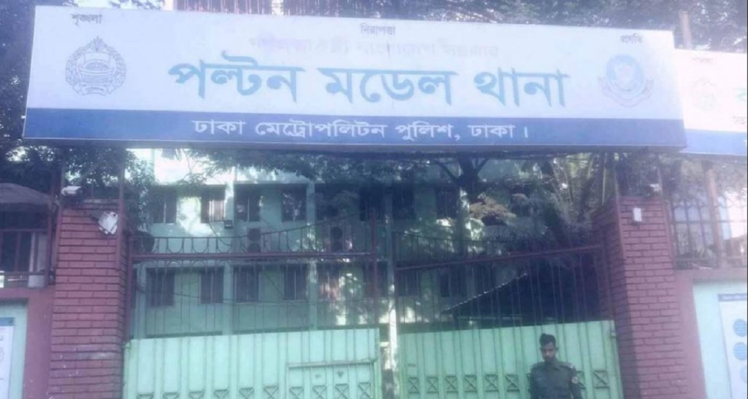 গ্রেপ্তারের ভয়ে মুসল্লিদের সিজদায় রেখে পালিয়ে গেলেন ইমাম