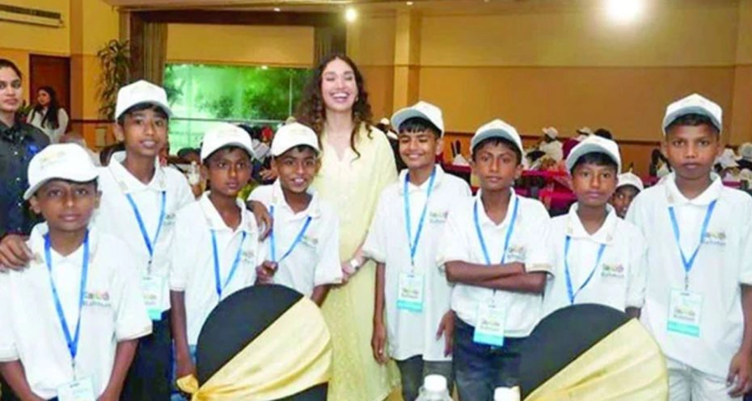 ৯০-কৃতী-শিশুশিক্ষার্থীর-সঙ্গে-প্রাণবন্ত-ও-হৃদ্যতাপূর্ণ-আড্ডায়-জাইমা-রহমান
