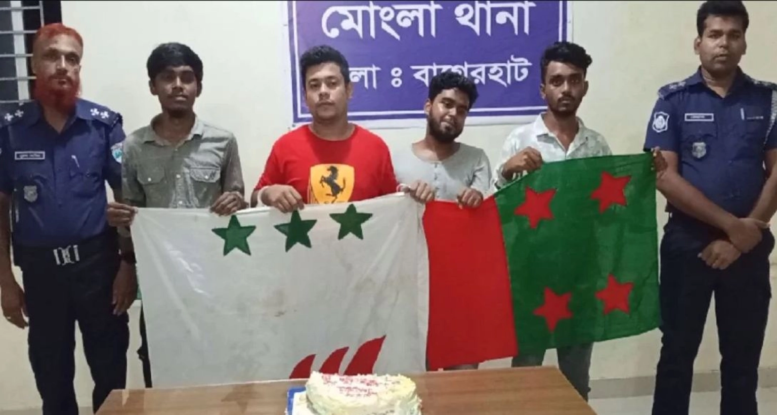 প্রতিষ্ঠাবার্ষিকীতে কেক কাটার সময় নিষিদ্ধ যুবলীগ ও ছাত্রলীগের চার নেতাকর্মী আটক