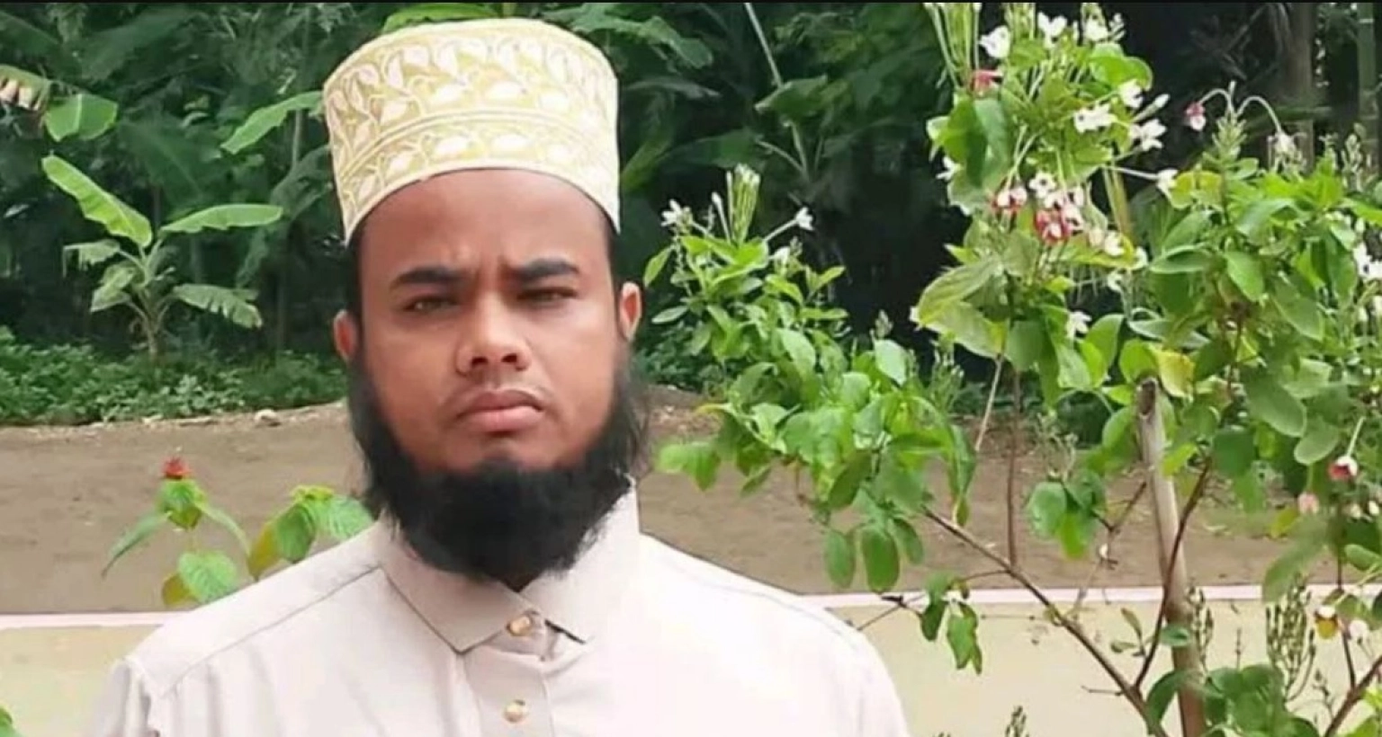 মসজিদের দোতলায় সিলিং ফ্যানের হুকের সঙ্গে ইমামের লাশ ঝুলছে!