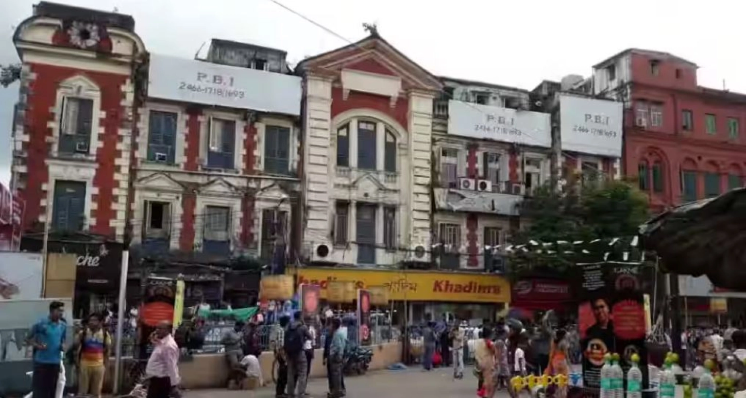 বাংলাদেশিদের-জন্য-ভিসা-চালুর-খবরে-কলকাতার-ব্যবসায়ীদের-মিষ্টি-বিতরণ