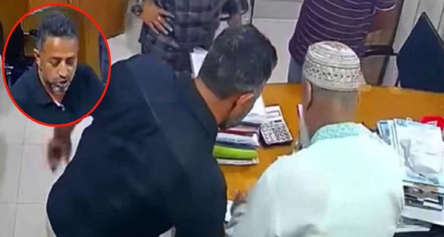 অণ্ডকোষ চেপে ধরে চেক ও স্ট্যাম্পে স্বাক্ষর আদায়ের ভিডিও ভাইরাল!