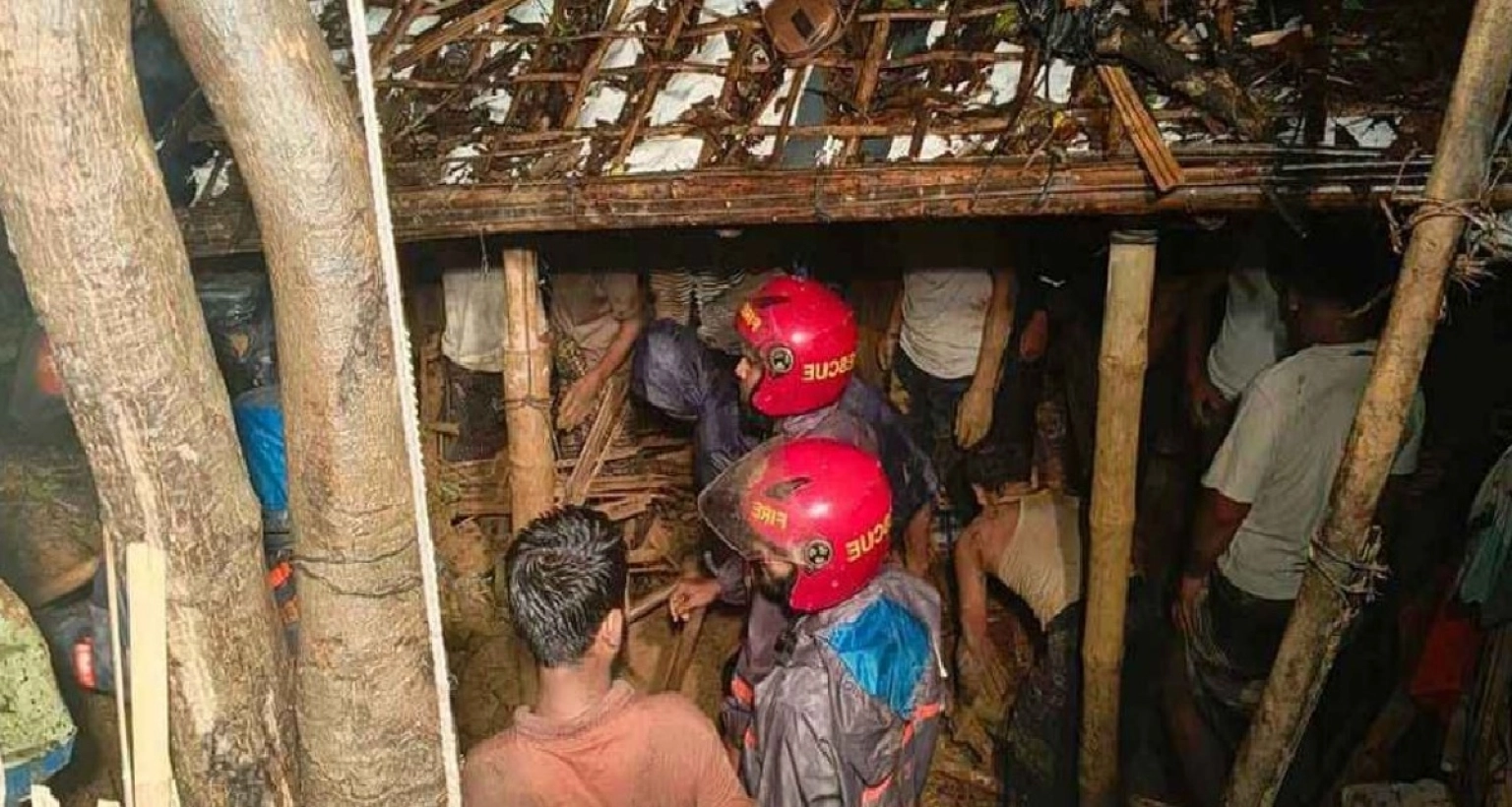 চার স্থানে পাহাড় ধস, নিহত ৯