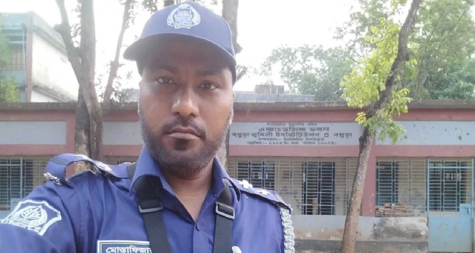 এসআই ও প্রবাসীর স্ত্রীর মোবাইল ফোনে আপত্তিকর কথোপকথন, তারপর...