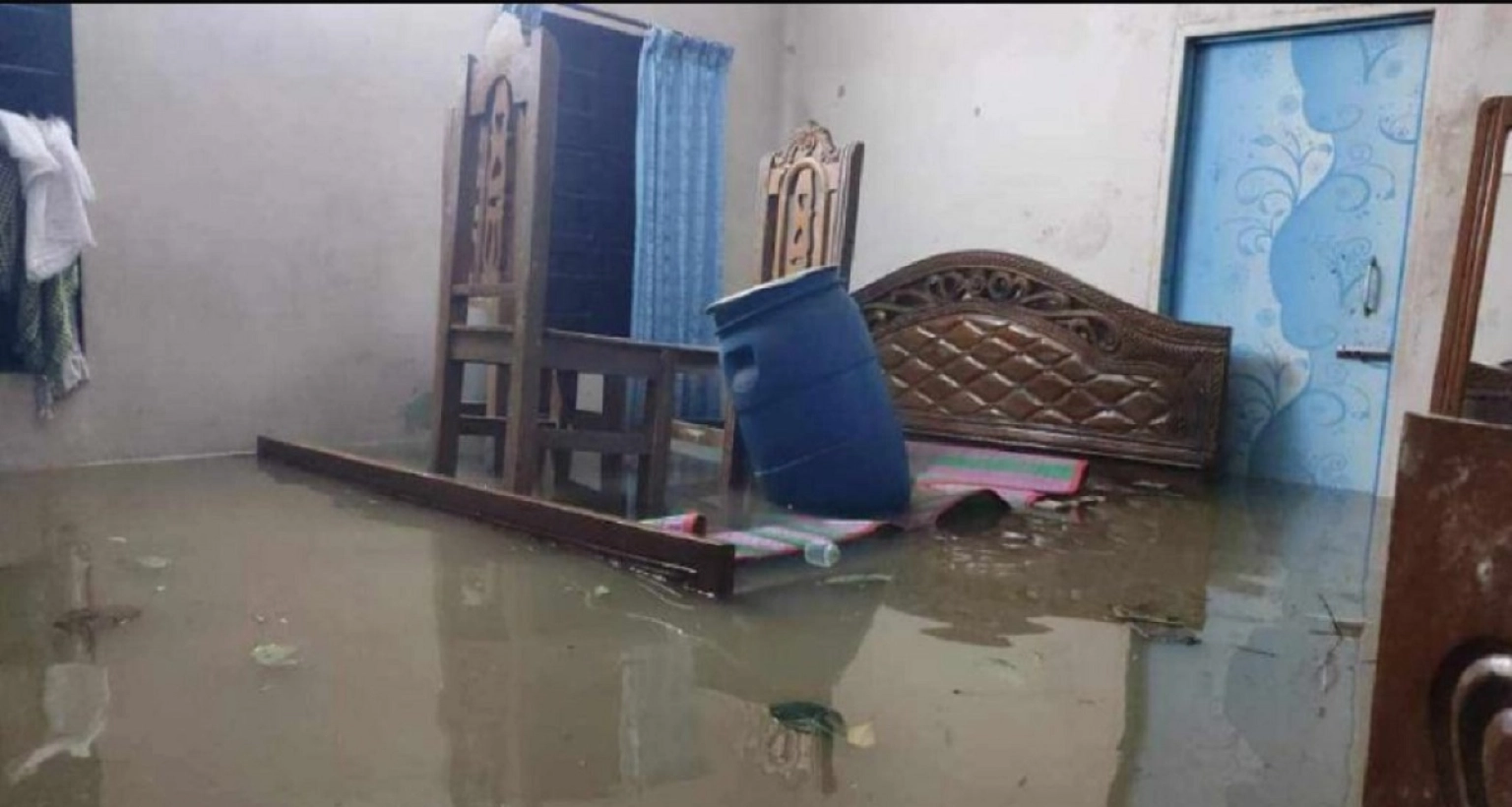 সবার আগে সাতটি কাজ করুন বাড়িতে পানি ঢুকলেই