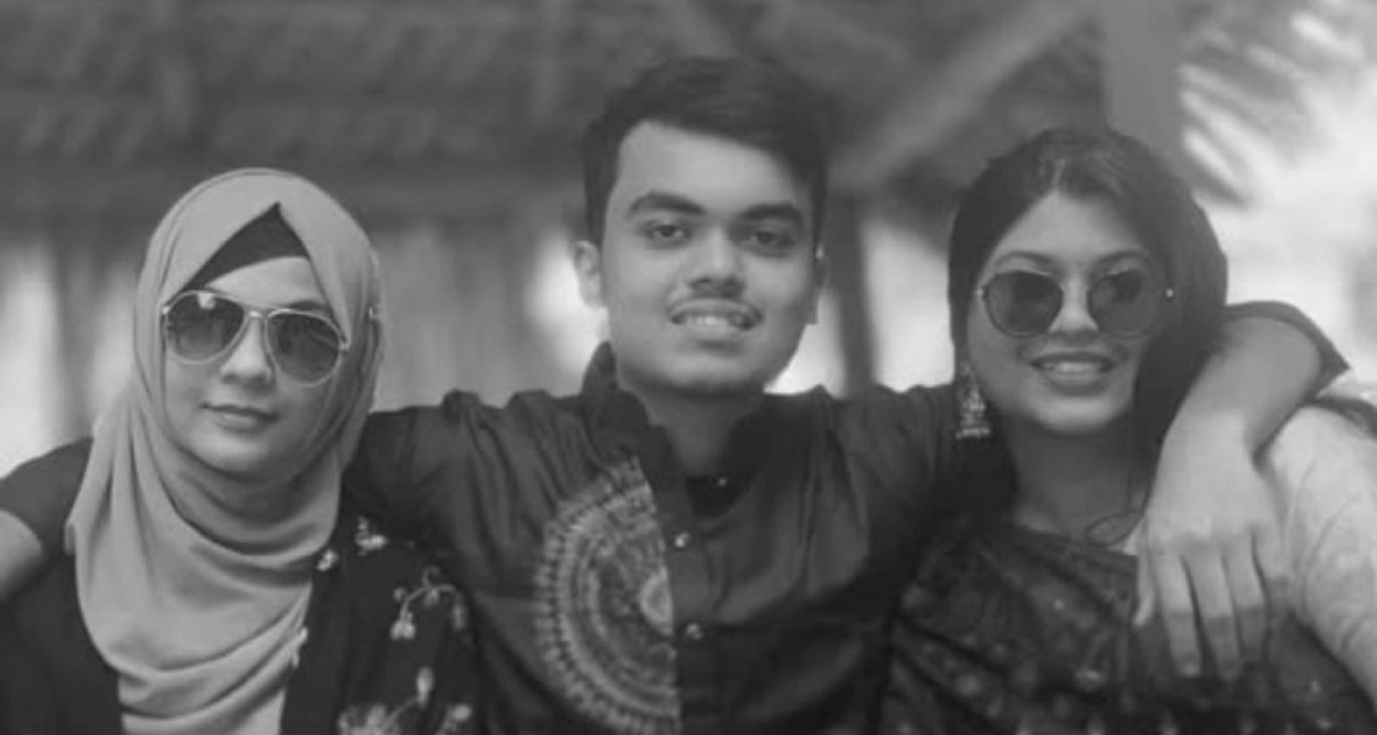 এখন-বুকে-খালি-হাহাকার-কী-যেন-নাই-নাই-তো-নাইইইইইইইই----------