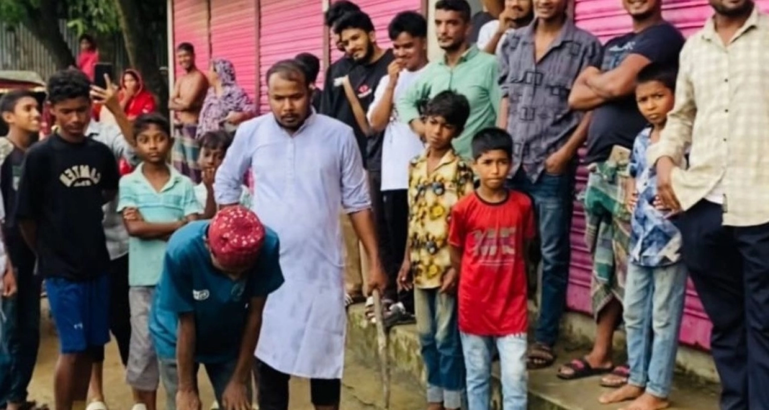 চোরকে ১০০ রাকাত নফল নামাজ পড়িয়ে তওবা করিয়ে ছেড়ে দিলেন এলাকাবাসী