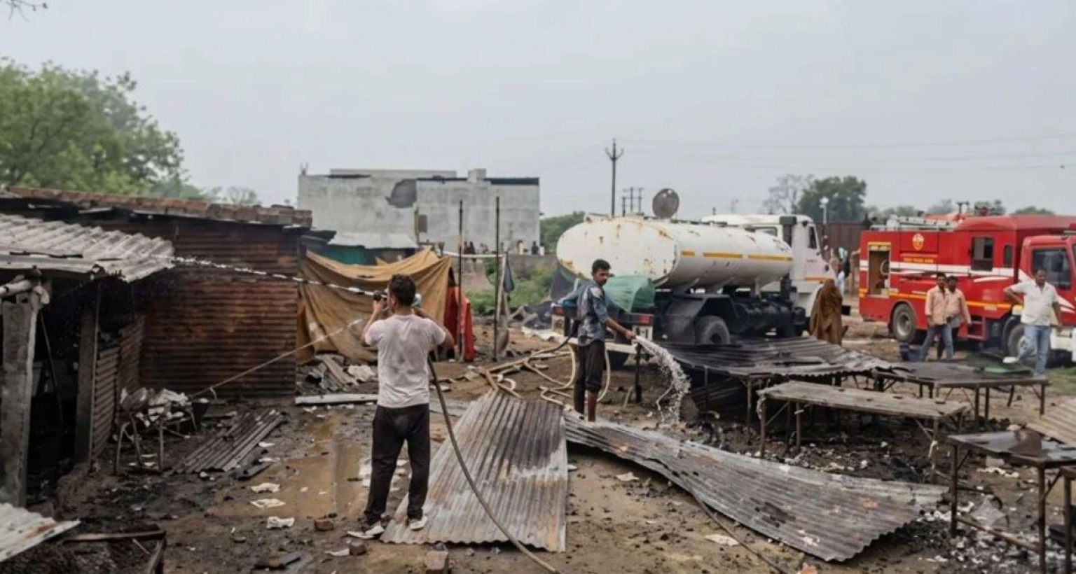 অবৈধ আতশবাজি কারখানায় বিস্ফোরণ, ৮ জনের মৃত্যু