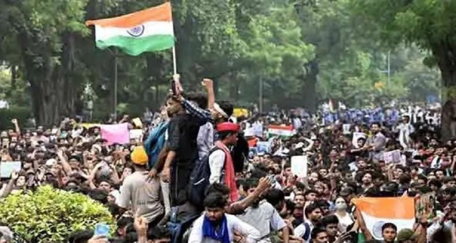 চলমান-জেন-জি-বিক্ষোভ-ঠেকাতে-এবার-নতুন-কৌশল-ভারতীয়-পুলিশের