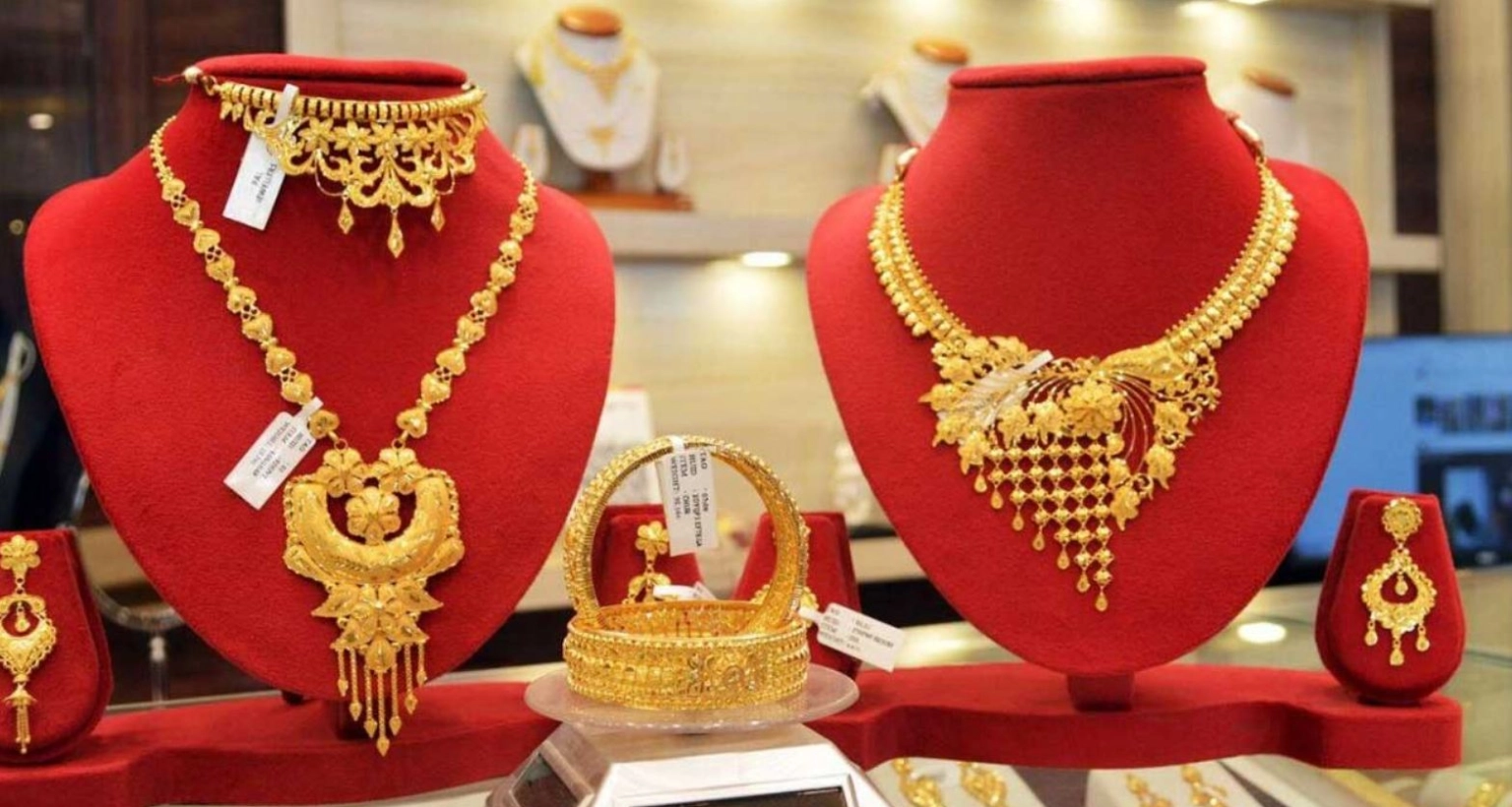 তেলের দাম কমায় ঘুরে দাঁড়িয়েছে সোনার দাম