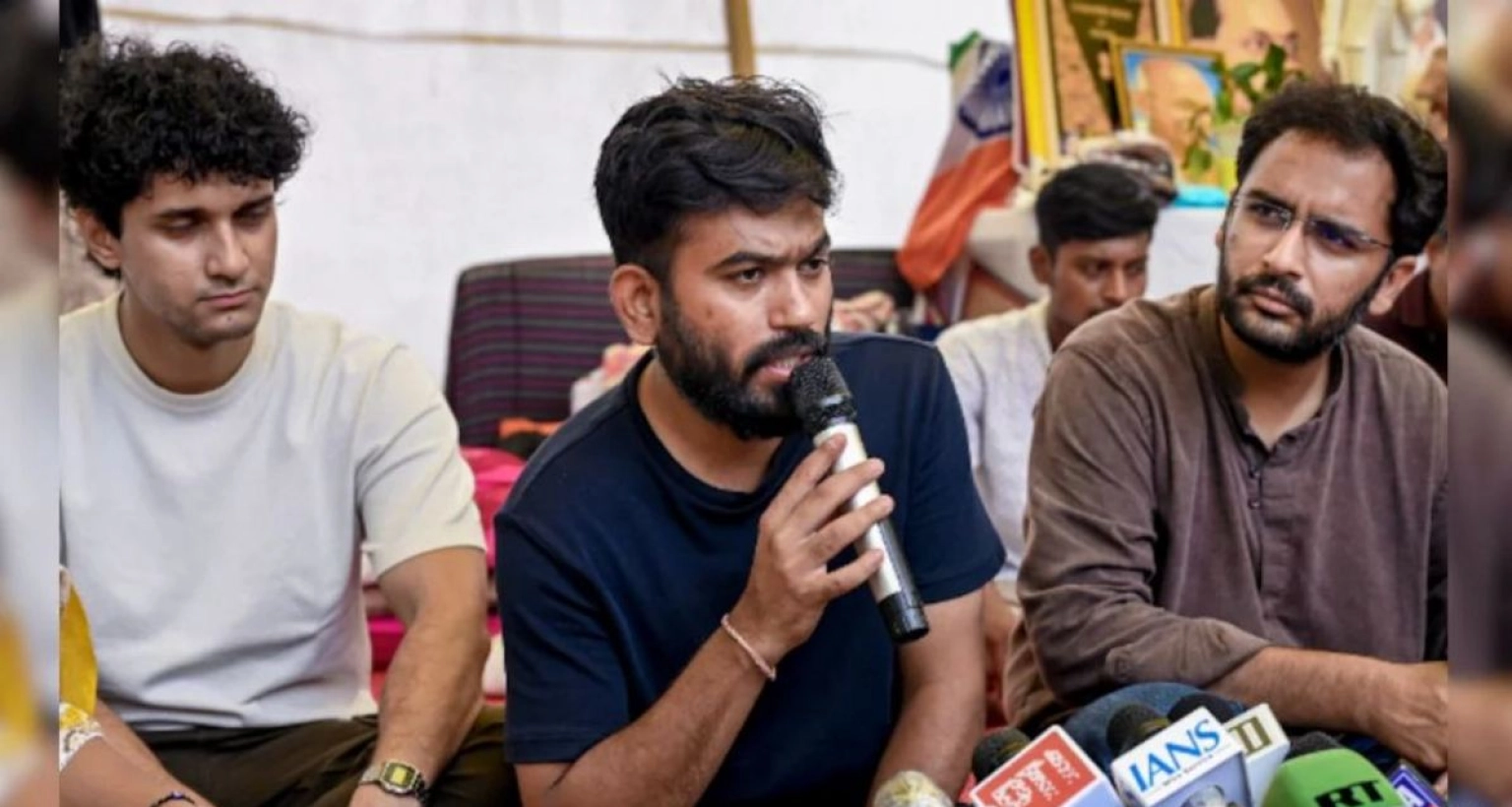 শিক্ষামন্ত্রীর-পদত্যাগের-পরও-দুই-দাবিতে-আন্দোলন-চালিয়ে-যাওয়ার-ঘোষণা-ককরোচ-পার্টির