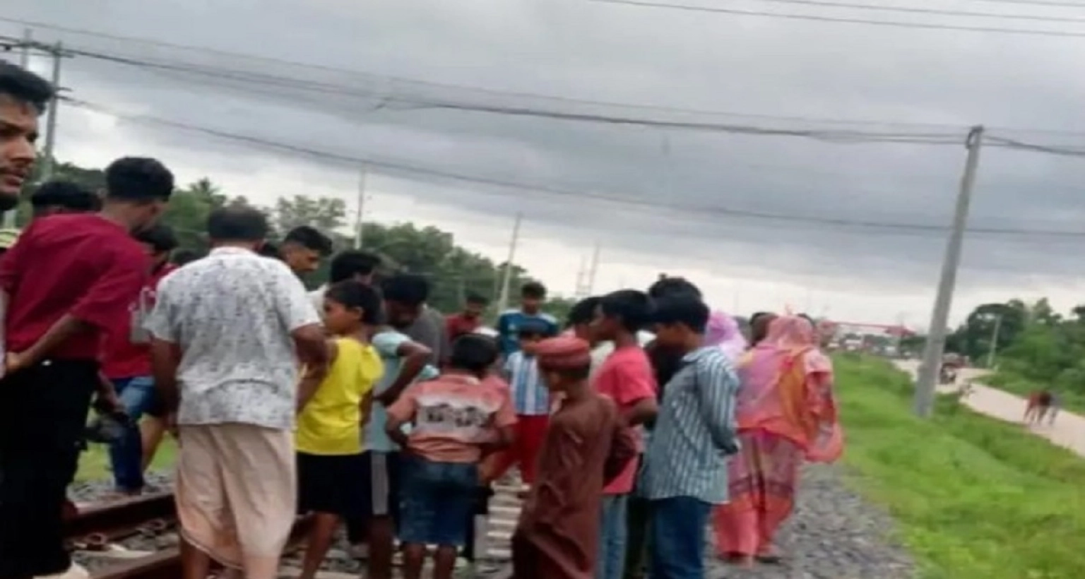 টিকটক ভিডিও করতে গিয়ে ট্রেনে কাটা, দুই পা এবং এক হাতের অর্ধেক বিচ্ছিন্ন