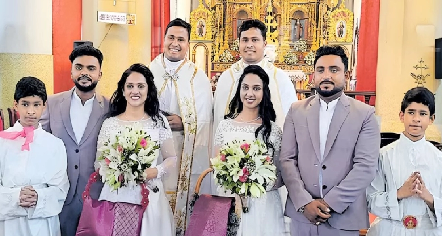 এবার এক বিরল বিয়ে যেখানে যমজ কনে, যমজ বর, যমজ পুরোহিত! 