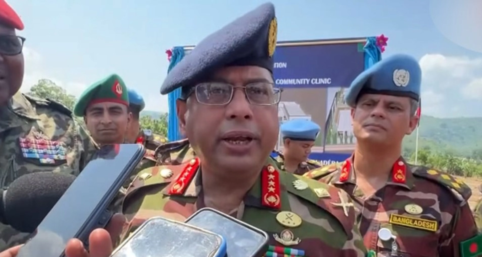 দেশজুড়ে প্রশংসায় ভাসছেন সেনাপ্রধান ওয়াকার-উজ-জামান