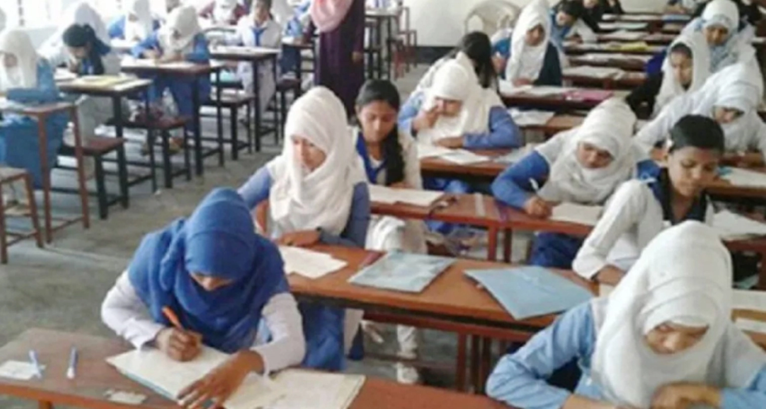 পরীক্ষার্থী ৩ জন, শিক্ষক ১১ জন, তবুও সবাই ফেল!