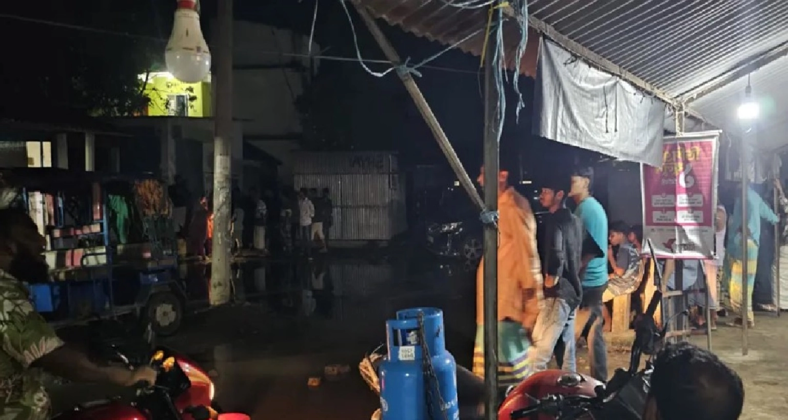আব্দুল জলিলের মালিকানাধীন বাড়ি ঘিরে ফেলে পুলিশ