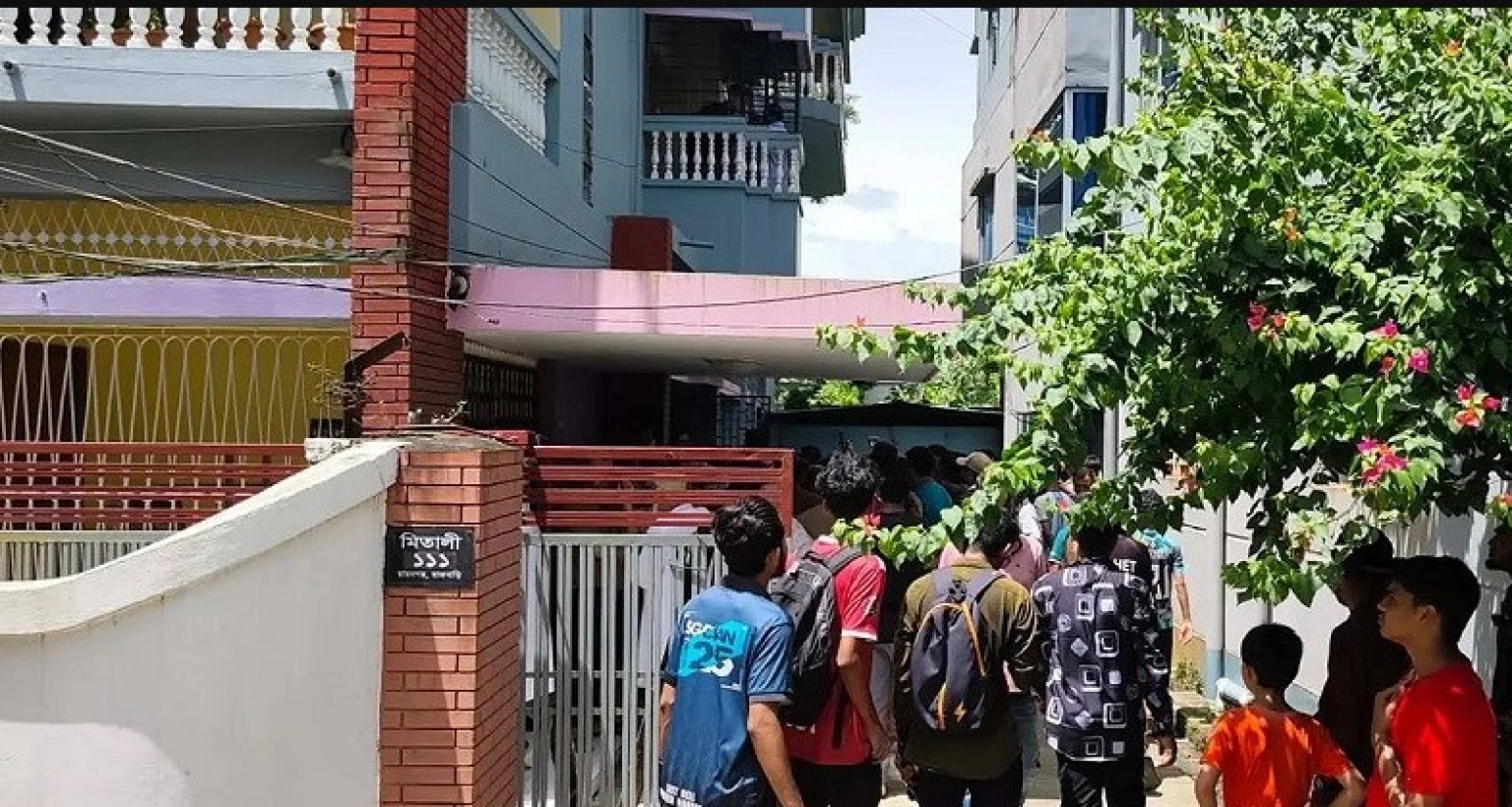 আ.লীগ নেতা ও তার স্ত্রীর গলাকাটা মরদেহ উদ্ধার