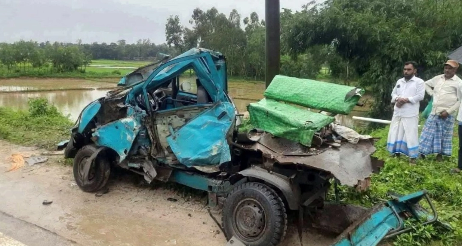 বাস-লেগুনা মুখোমুখি সংঘর্ষে ৪ জনের মৃত্যু