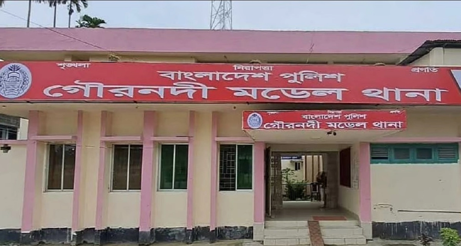 অপু বিশ্বাসকে অজ্ঞান করে ছিনতাইয়ের পর রাস্তায় ফেলে গেছে দুর্বৃত্তরা