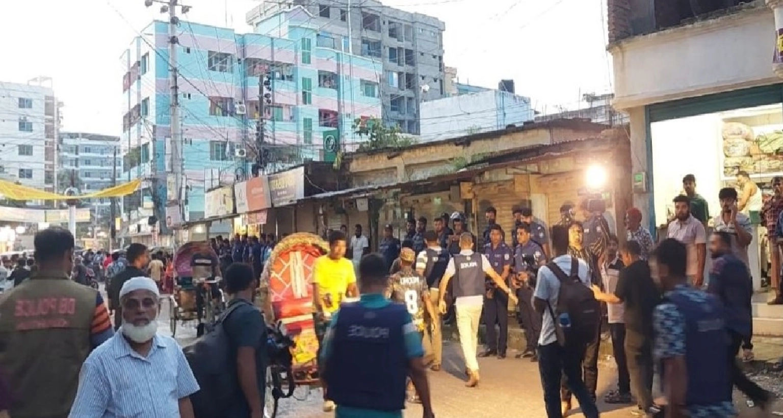 আমির-হামজার-গাড়িতে-হামলা-ধাওয়া-পালটাধাওয়া-ও-সংঘর্ষ