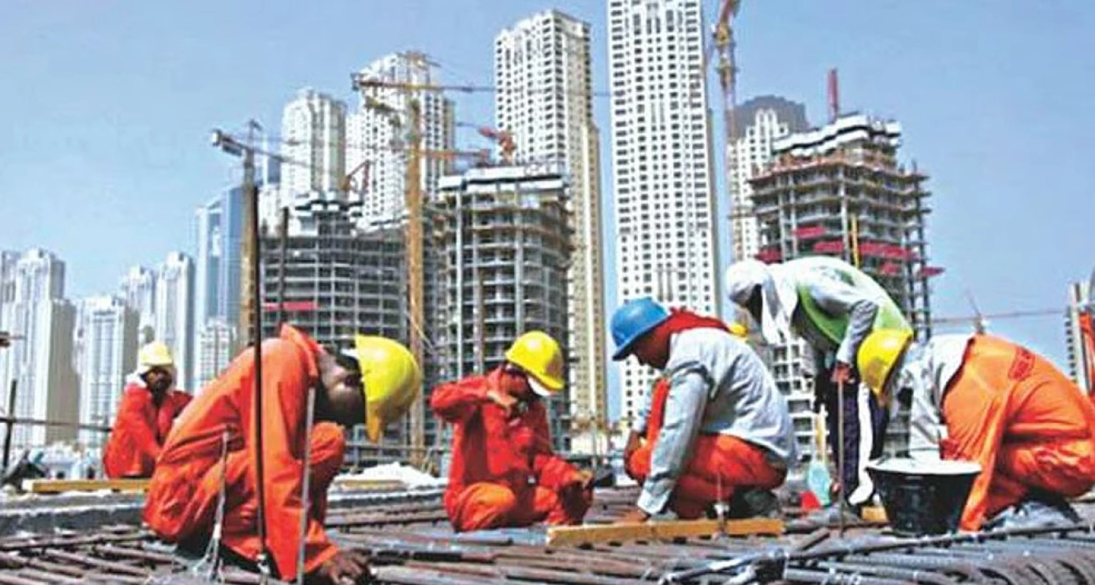 মাত্র-৬-হাজার-টাকা-ফি-দিয়ে-মালয়েশিয়ায়-শ্রমিক-পাঠানোর-সুযোগ