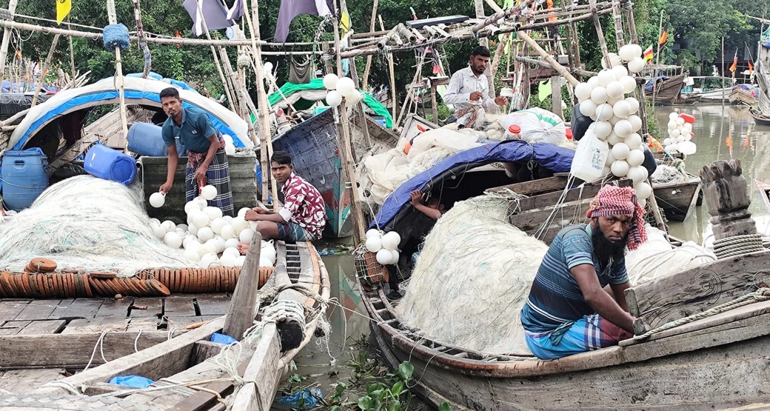  ‘২০ দিন ধরে নদীতে যাই আর আই, ২০ দিন পর দুইডা মাছ পাইছি'