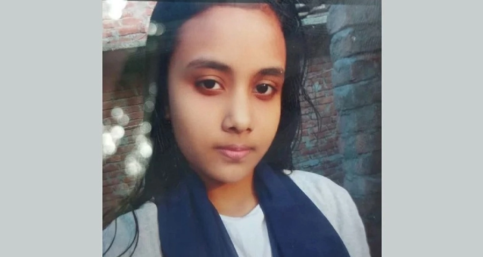 ট্রেন আসতেই ঝাঁপ দিল এই কিশোরী