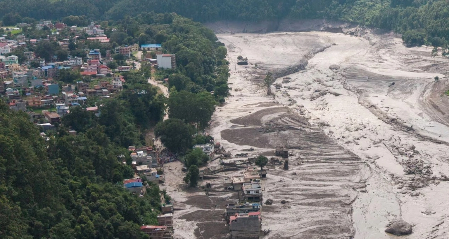  নেপালে ভয়াবহ বন্যার লোমহর্ষক বর্ণনা দিলেন প্রাণে বাঁচা এক যুবক