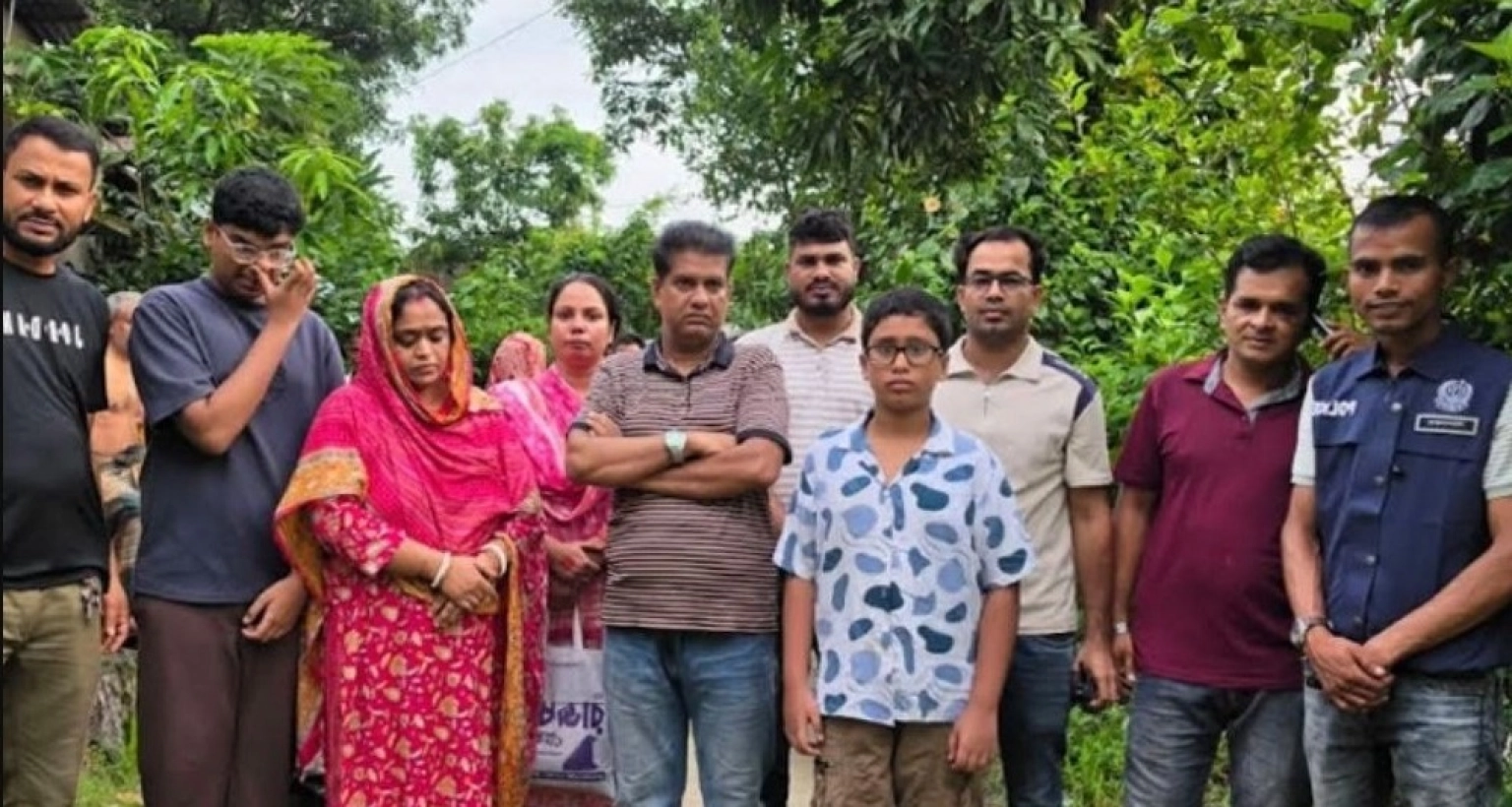 জানাজানি-হলে-এলাকায়-হইচই-শুরু-অবশেষে-সপরিবারে-আটক-সেই-স্বর্ণ-ব্যবসায়ী