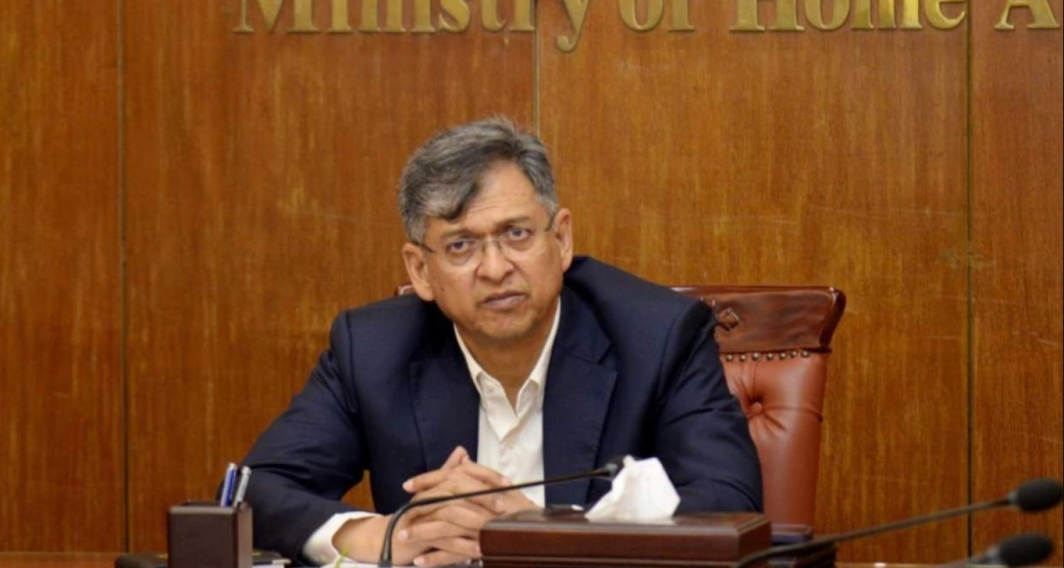 সেই অবর্ণনীয় ও লোমহর্ষক অভিজ্ঞতার কথা জানাতে গিয়ে কাঁদলেন স্বরাষ্ট্রমন্ত্রী