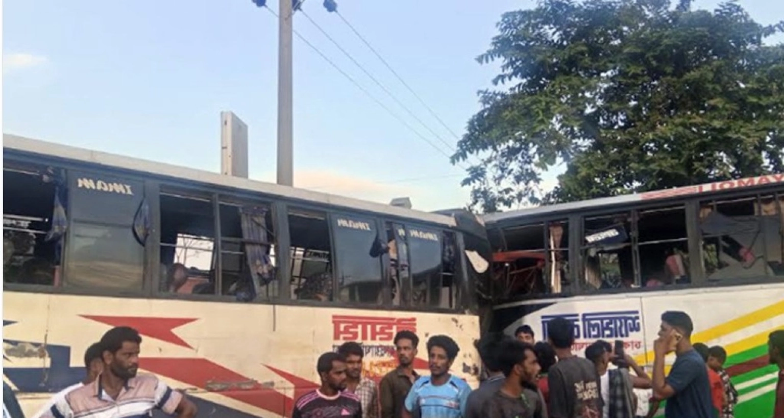 দুই বাসের মুখোমুখি সংঘর্ষ, ৩ জনের মৃত্যু
