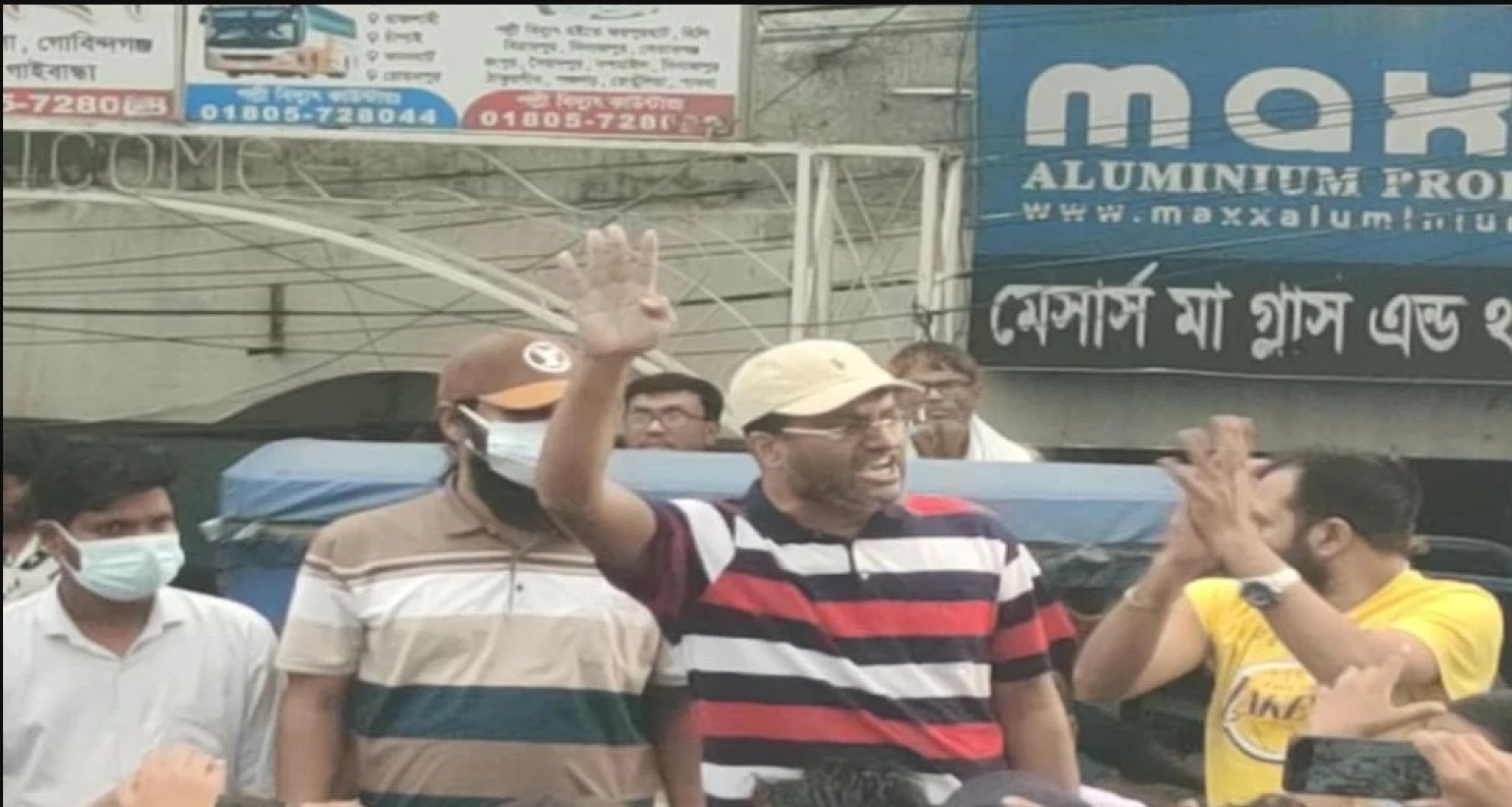 ঢাকা-টাঙ্গাইল মহাসড়কে নিষিদ্ধ আ.লীগের ঝটিকা মিছিল