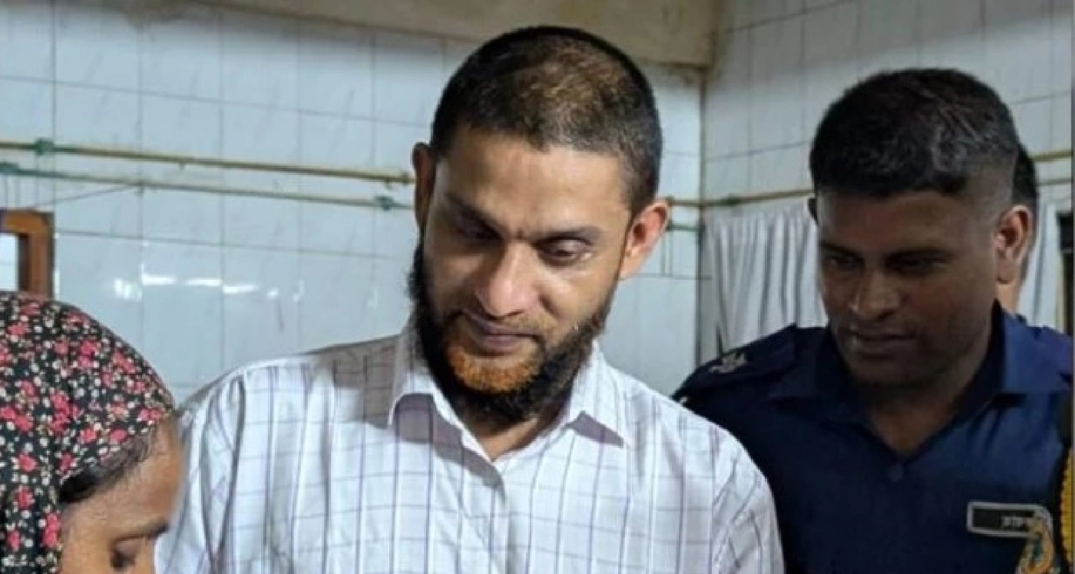 অ্যাম্বুলেন্সেই পুত্রসন্তানের জন্ম দিলেন বৃষ্টি খাতুন