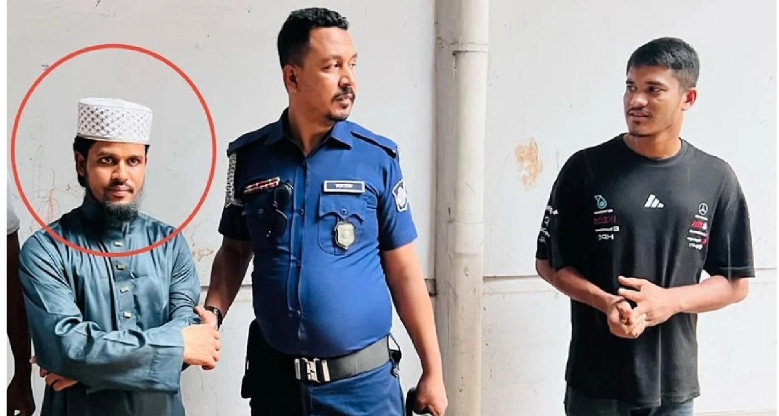 প্রবাসীর স্ত্রীর ঘরে আপত্তিকর অবস্থায় মসজিদের ইমাম আটক