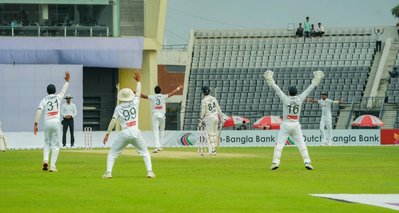 অনাকাঙ্ক্ষিত এক রেকর্ড গড়ল পাকিস্তান
