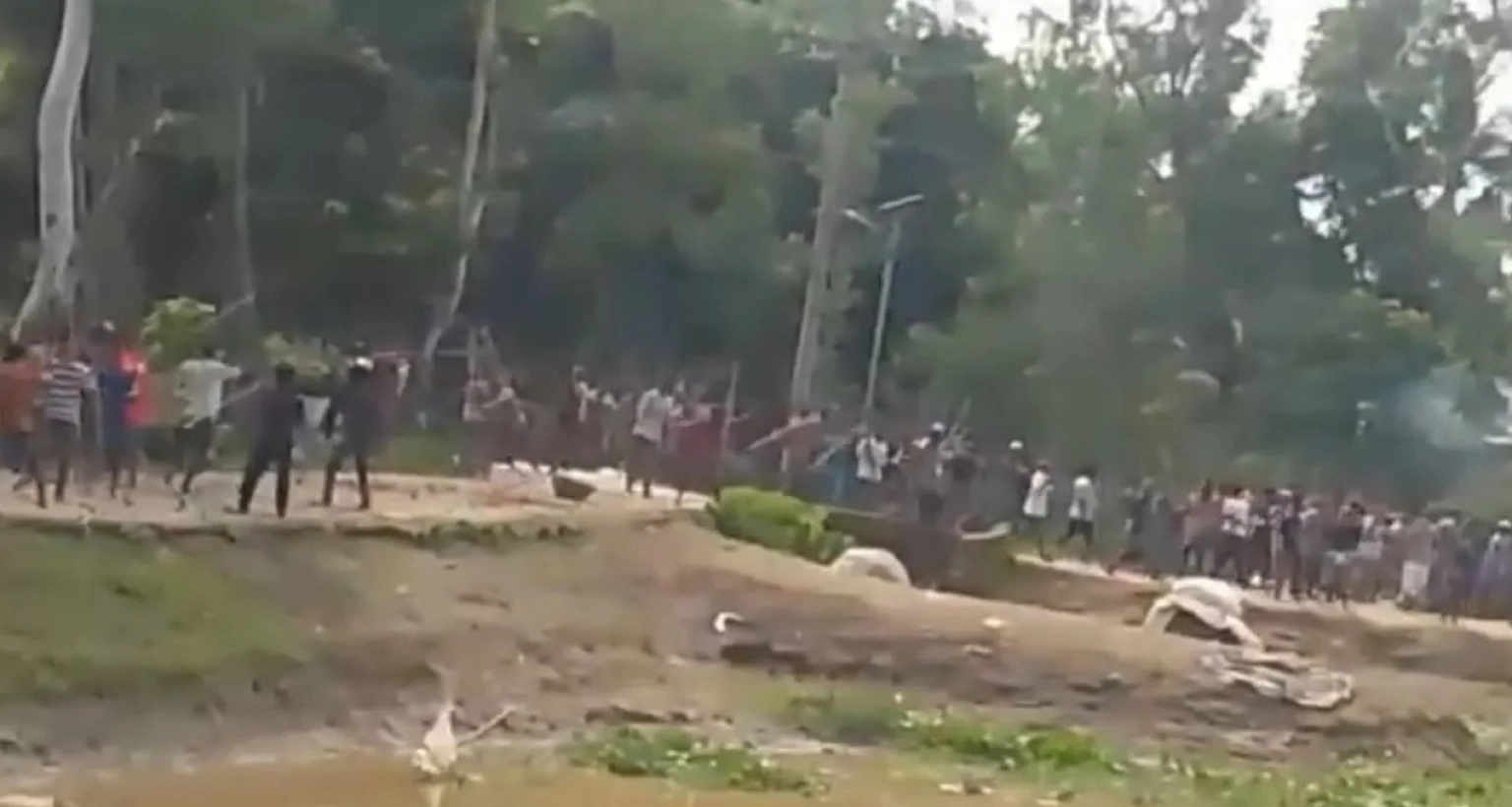 নারীদের গোসলের দৃশ্য ধারণের অভিযোগ, ঘণ্টাব্যাপী সংঘর্ষে বহু আহত
