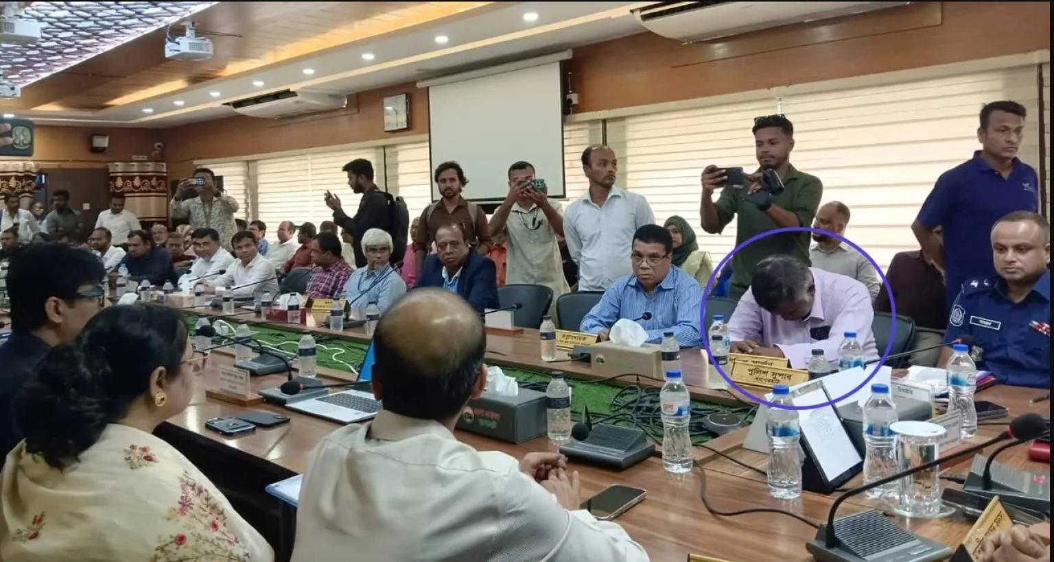 সিভিল সার্জনের মোবাইলে চারবার কল, সভা ছেড়ে যেতে বললেন আইনমন্ত্রী