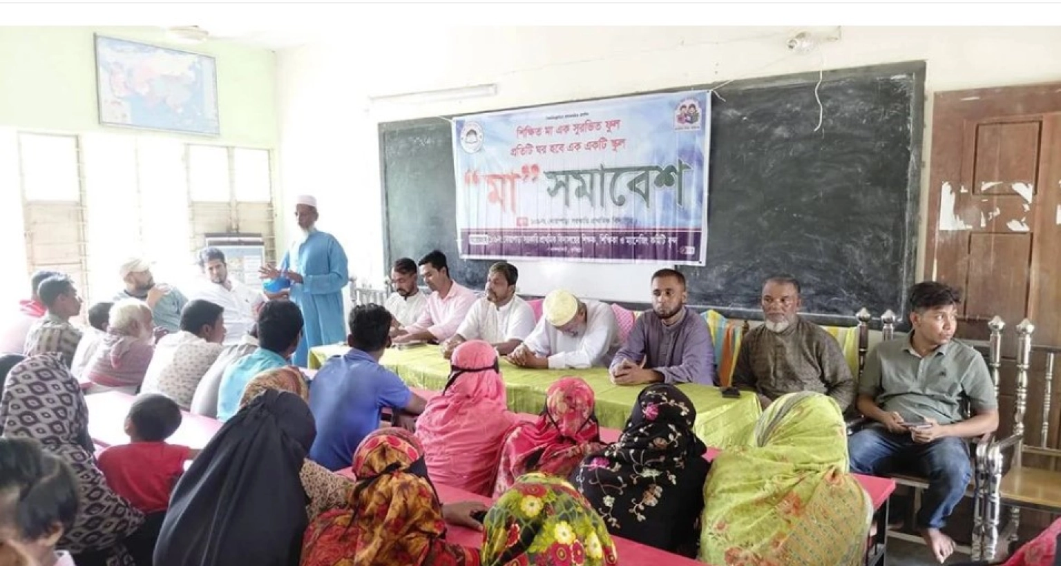 স্কুলের ব্যানারে ‘শেখ হাসিনার বাংলাদেশ’ স্লোগান! সমালোচনার ঝড়