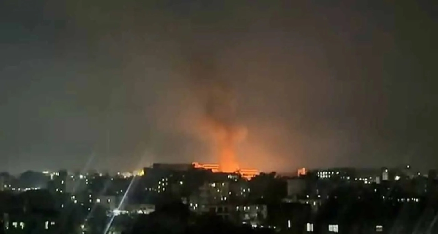 এইমাত্র পাওয়া: পোশাক কারখানায় ভয়াবহ আগুন