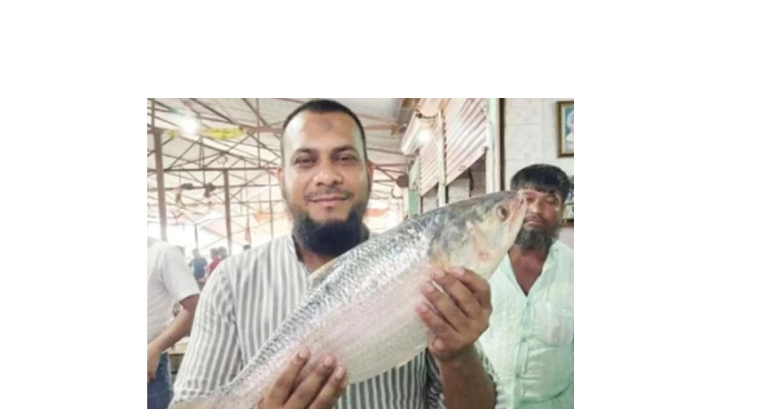 ১১ হাজার টাকায় বিক্রি হলো এই ‘রাজা ইলিশ’