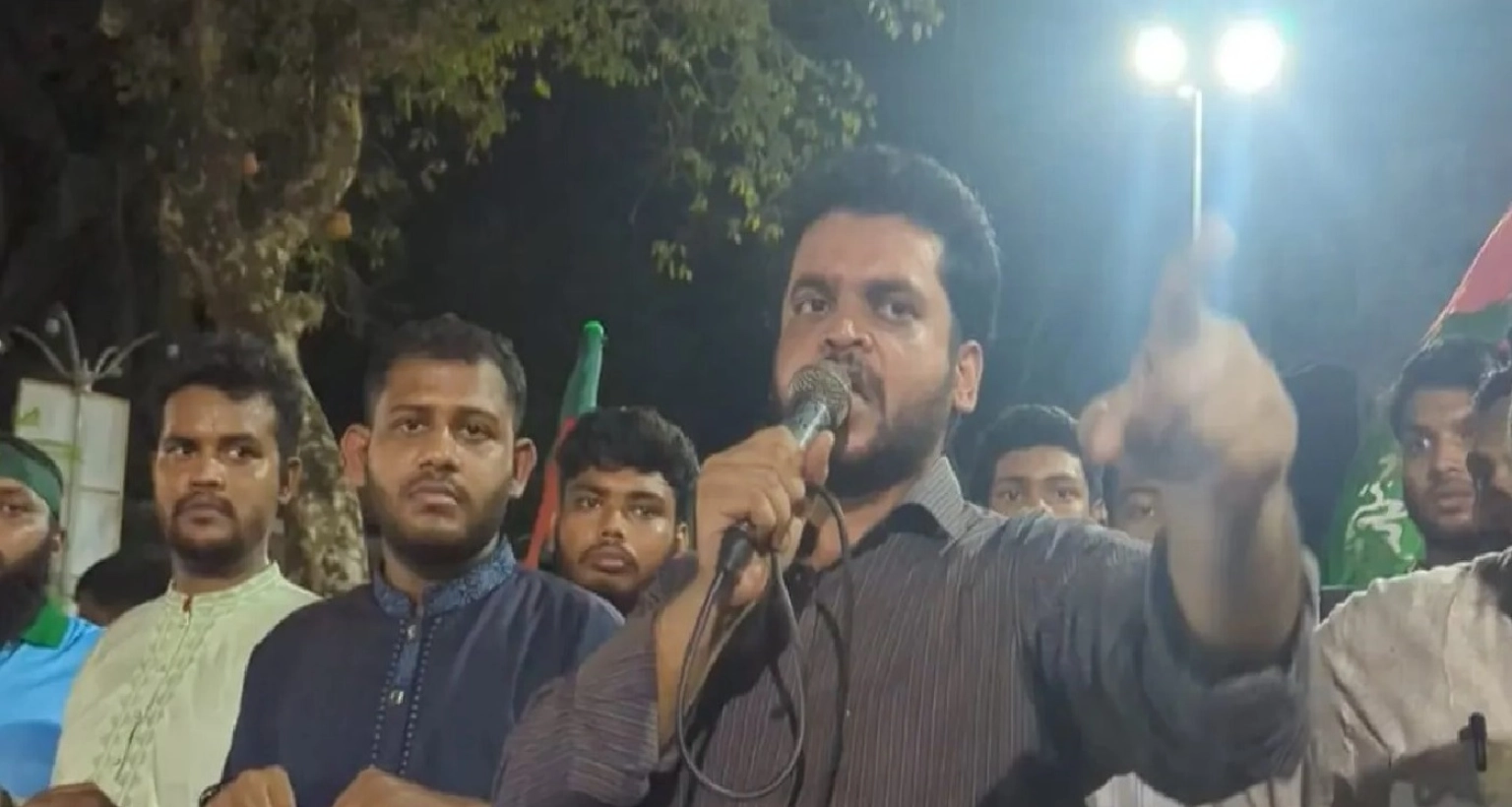 ছাত্রদলকে ‘পিটিয়ে’ রাজশাহীছাড়া করার হুঁশিয়ারি!