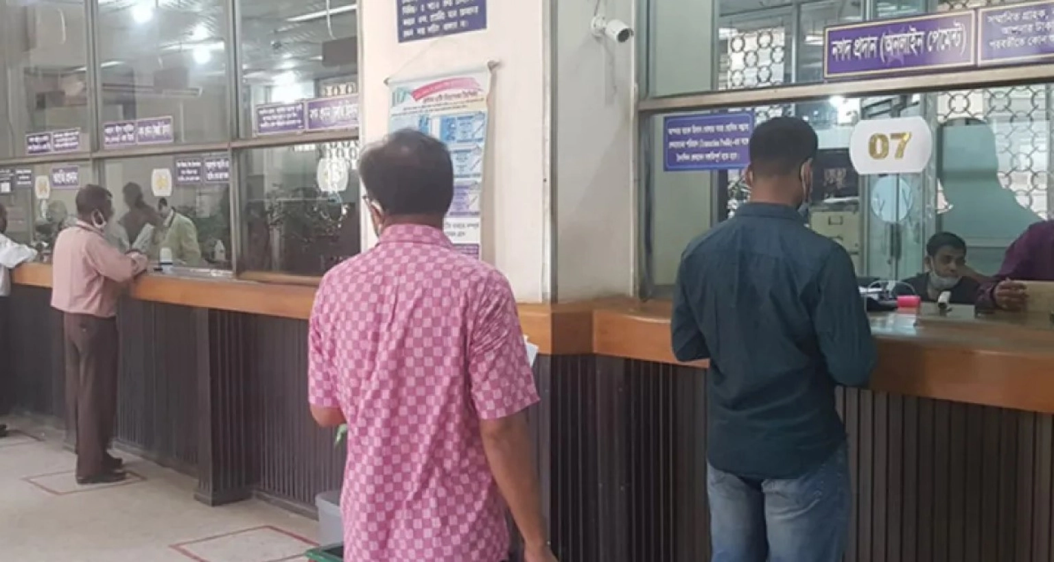 যে কারণে শনিবারও ব্যাংক খোলা