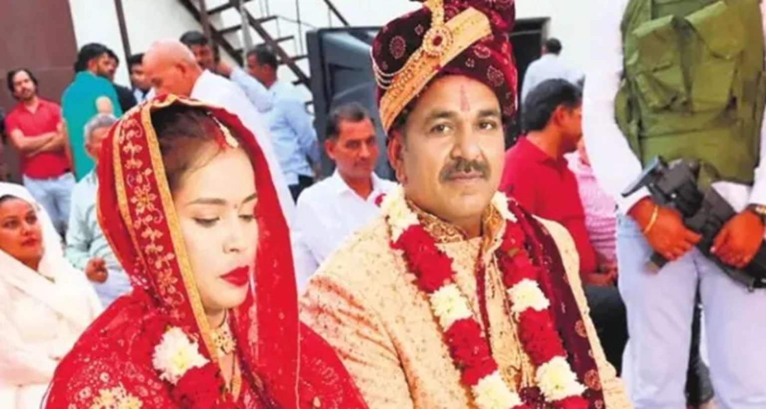 বিয়ের জন্য ১২ ঘণ্টার প্যারোলে মুক্তি, অনুষ্ঠান শেষে কারাগারে