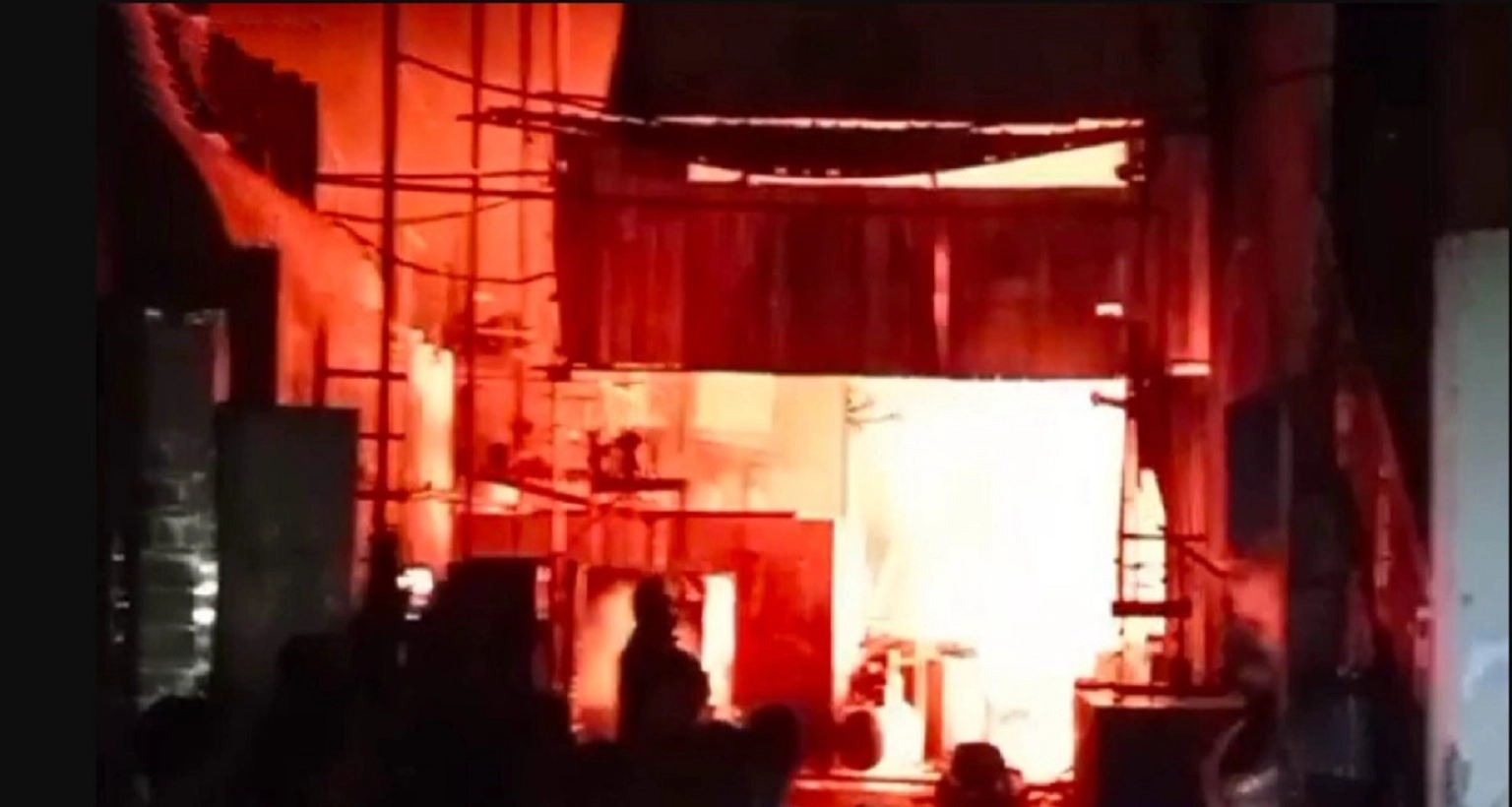 কেমিক্যাল কারখানায় ভয়াবহ আগুন