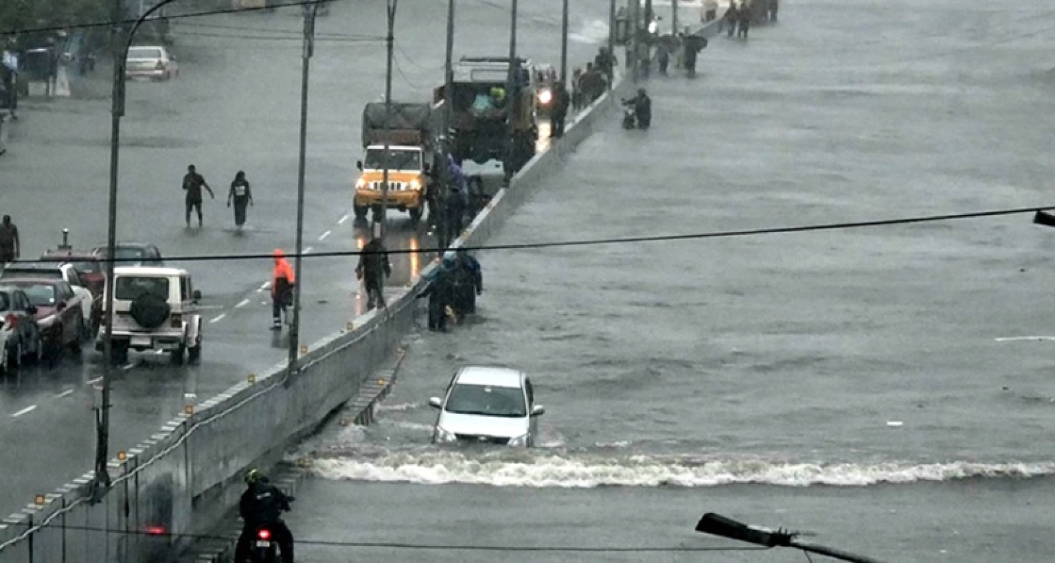 ভারতে ভয়াবহ দুর্যোগ, নিহত ৫৬